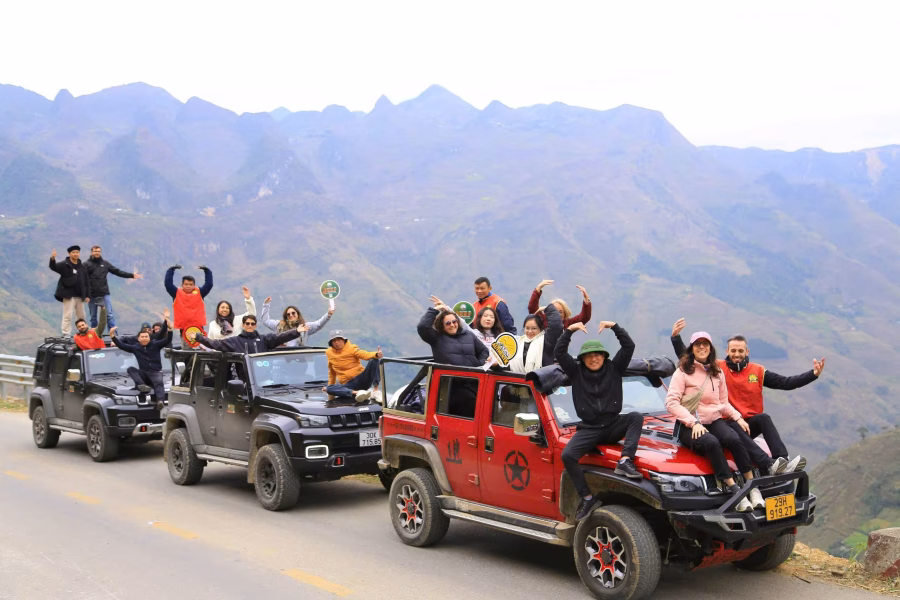 Explore Ha Giang With QT Jeep Tour