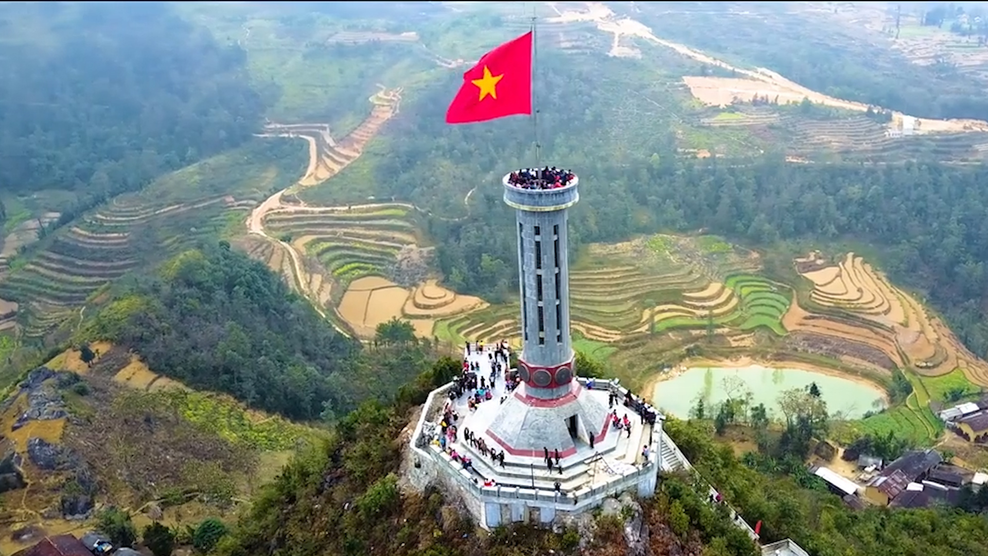 Lung-Cu-Flag-tower