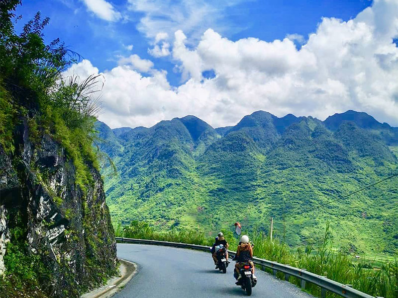 5 Reasons You Should Choose an Easy Rider Tour in Ha Giang