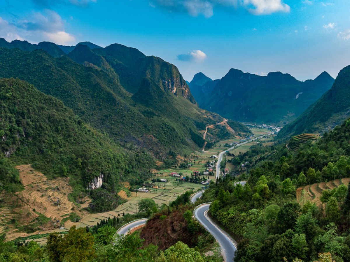 Winding through Ma Pi Leng Pass